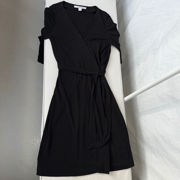 Diane Von Furstenberg Dresses & Skirts - Diane von Furstenberg (12) "Julia" double-wrap dress, like new.